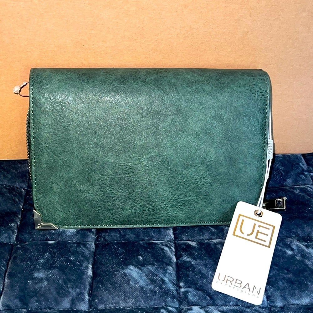 Dark emerald clutch
